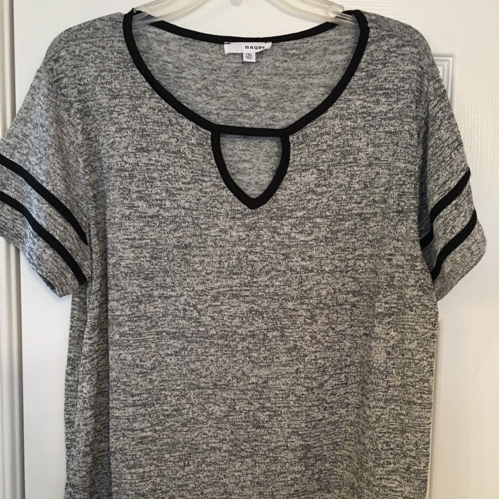 Gray/Black short sleeve top with open cleavage